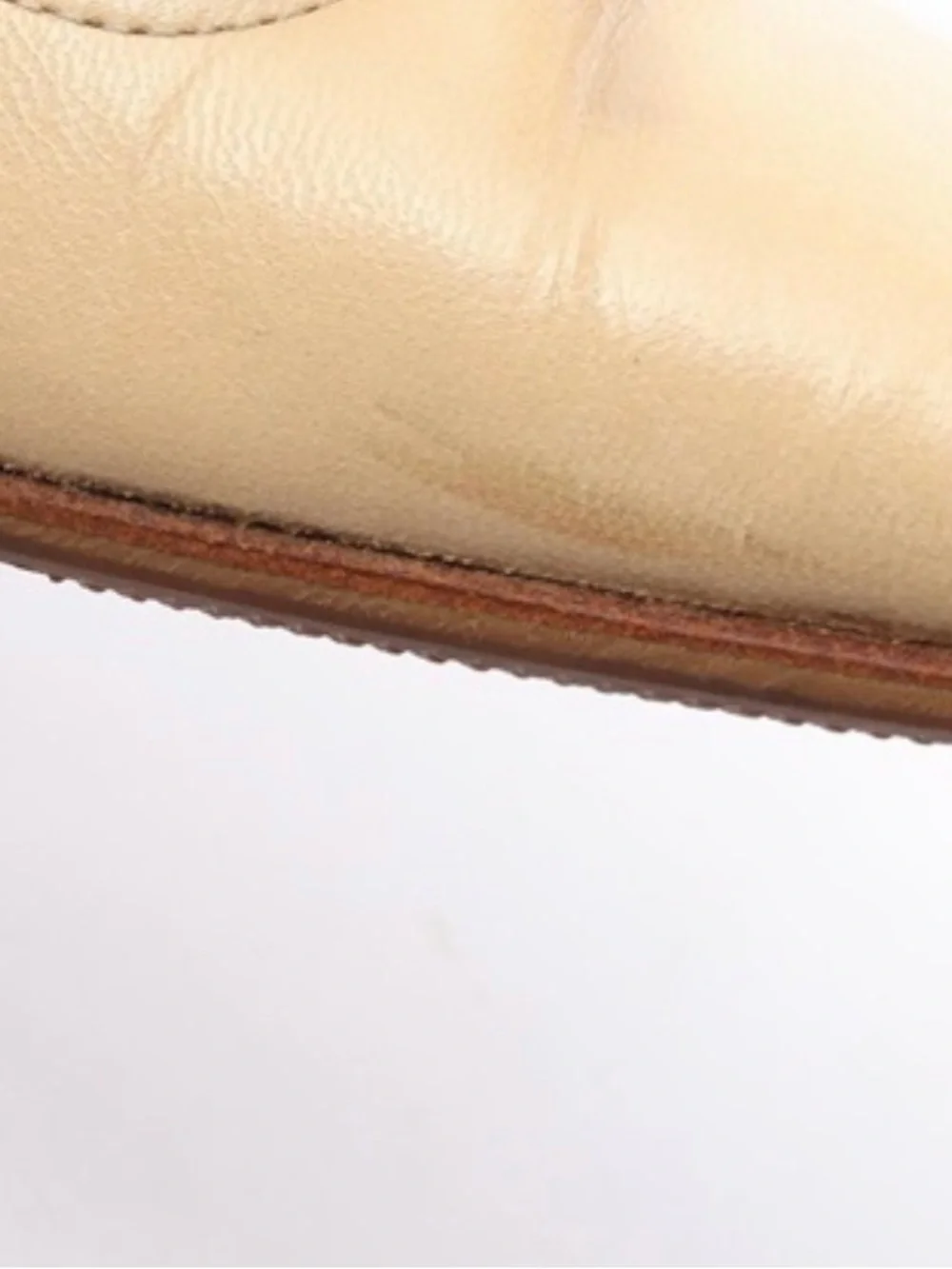 CHANEL Cream Pointed-Toe Leather Pumps with Bow and Gold CC